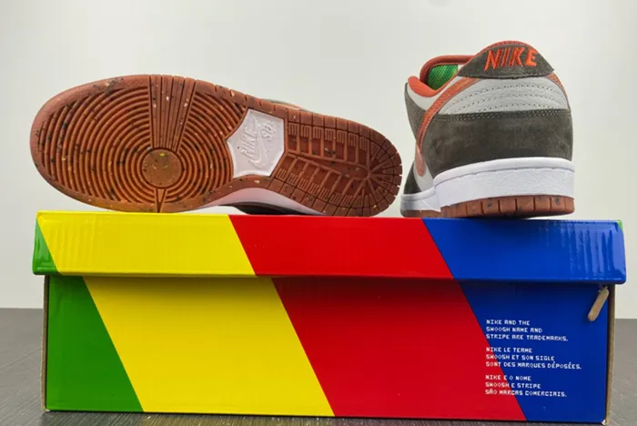 Crushed Skate X Nike SB Dunk Low dh7782-001
