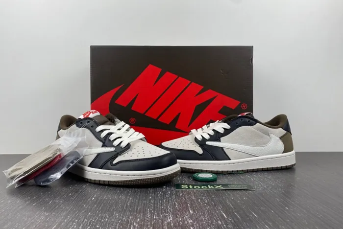 Travis Scott x Air Jordan 1 Low DM7866-902