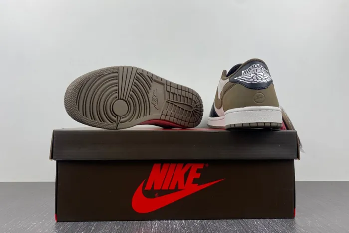 Travis Scott x Air Jordan 1 Low DM7866-902