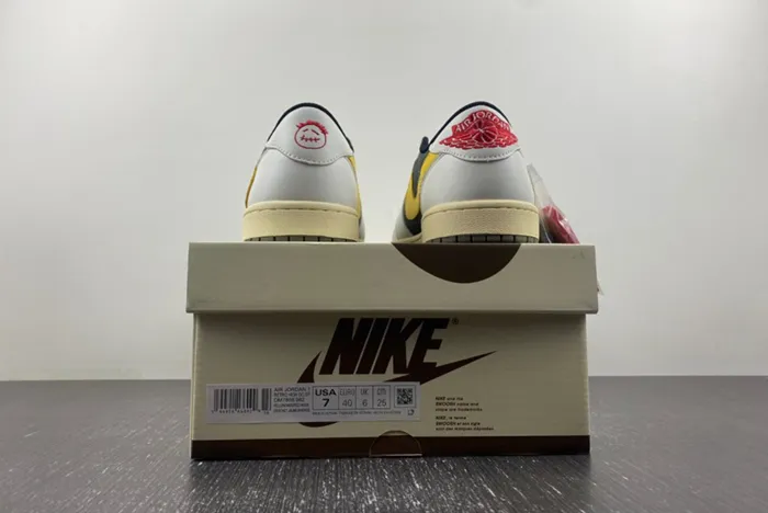 Travis Scott x Air Jordan 1 Low DM7866-982