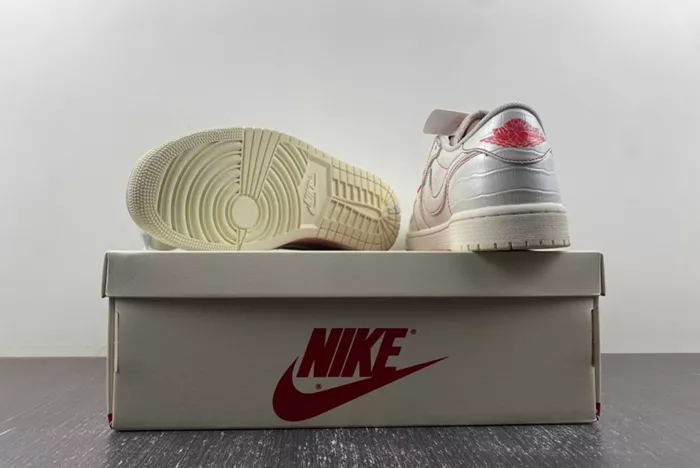 TS x AJ1 Travis Scott x Air Jordan 1 Low OG DM7866-601